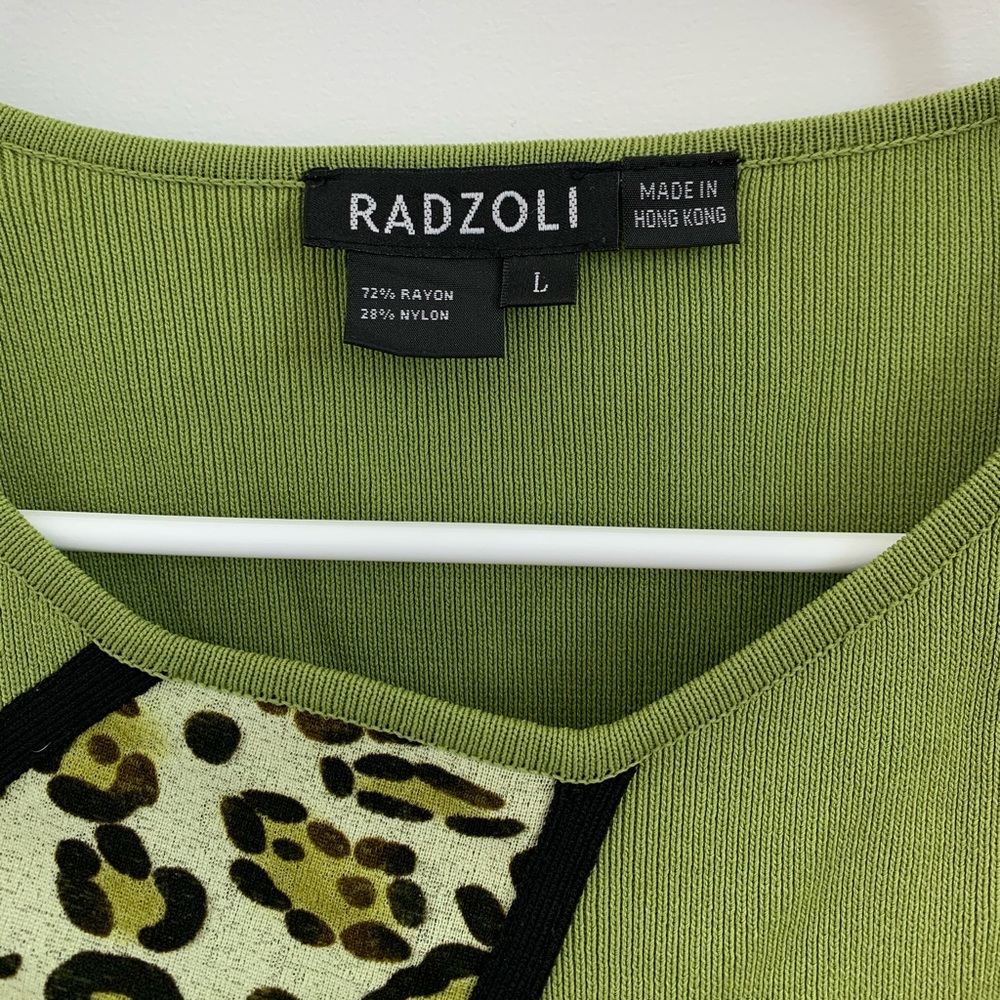patterned cheetah green top - Picture 2 of 2
